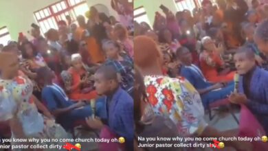 "She no wan be Mummy GO" – Moment lady declines as pastor proposes to her in church