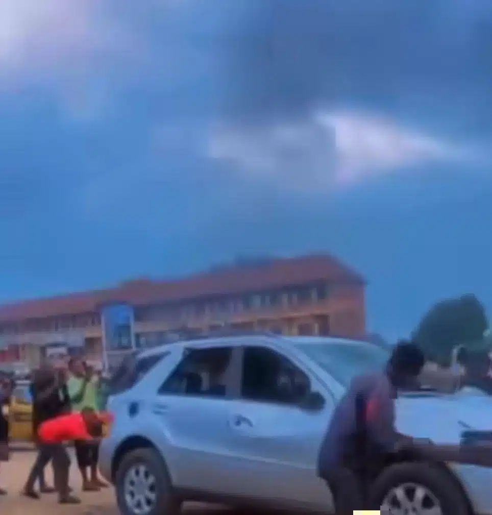 “Avoid poor people at all cost” — Reactions as Nigerian mob destroys SUV Benz over accusations of stealing private part