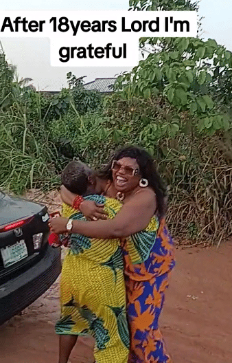 Emotional moment lady reunited with her mother after 18 years of separation