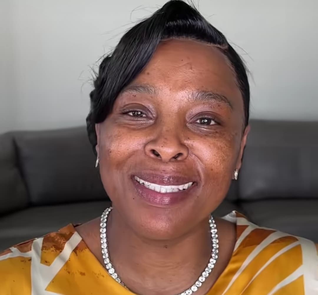 "Wow, very beautiful" - Talented makeup artist transforms a 50-year-old woman into a 16-year-old beauty