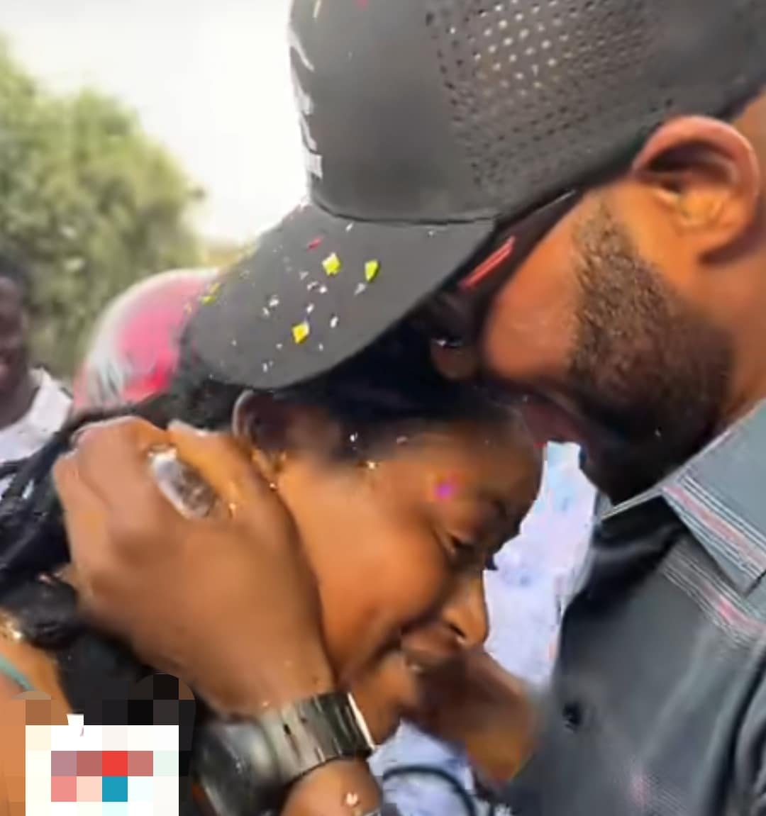 "Another day to cry tear of joy" - Heartwarming scene as Nigerian man proposes to girlfriend on her graduation day