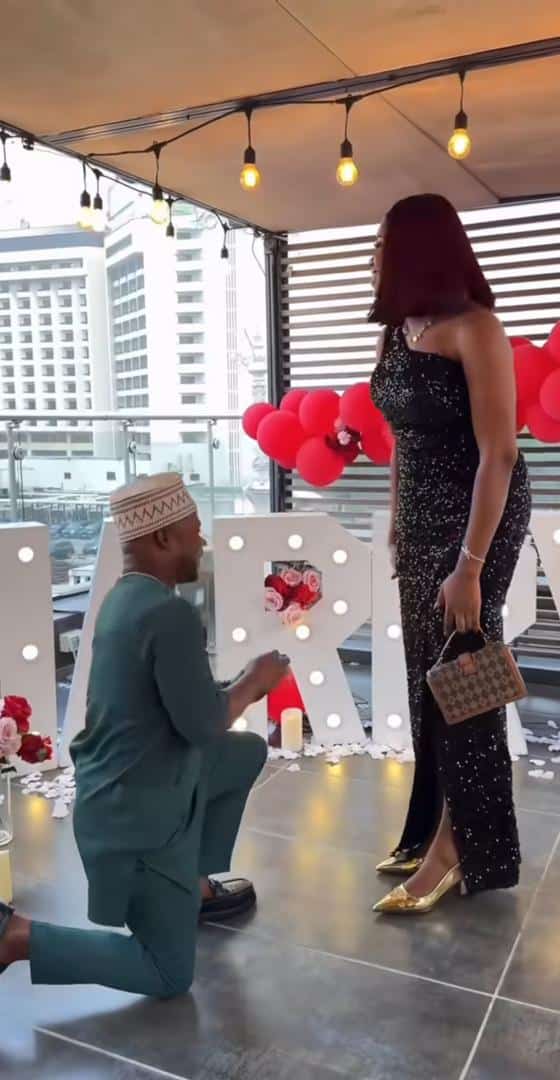 Man turns heads as he proposes to his gorgeous lover