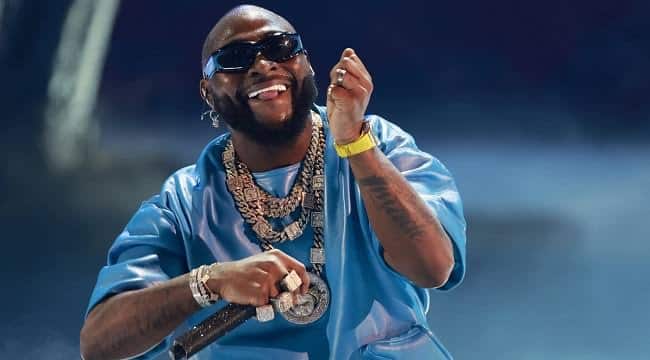 "001 is king of Afrobeat" - International fan breaks the internet, perfectly sings Davido's song 'Aye' at O2 Arena