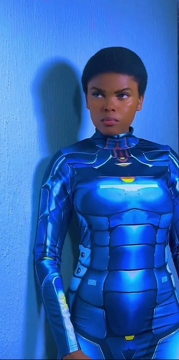 human ai jadrolita robot