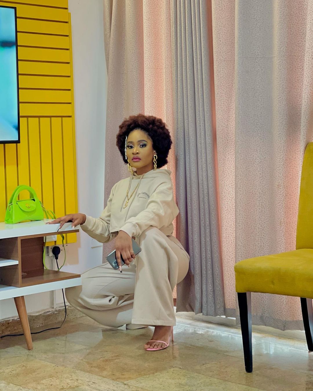 "Ogun go end your life, your mama and papa" - Phyna loses cool after Twitter doctor called her "BBNaija ex-convict"