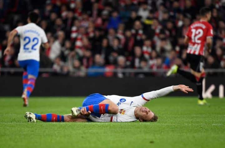 Barcelona's Frenkie de Jong faces long spell on sidelines due to ankle injury