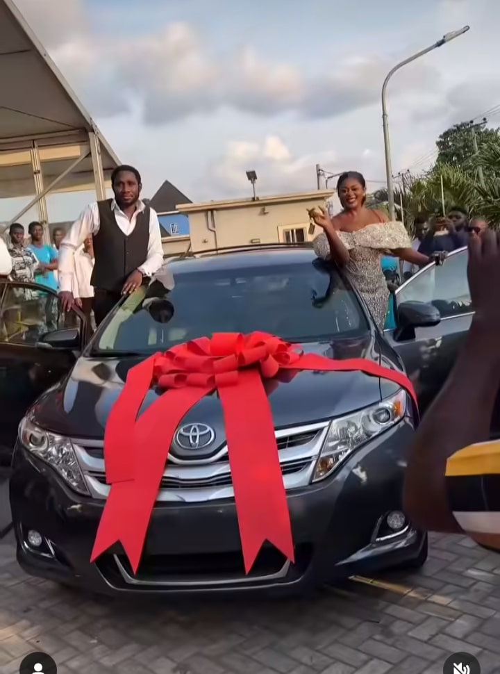 Brother sister car wedding day