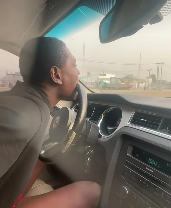 Lady boyfriend's strange behaviour driving car 
