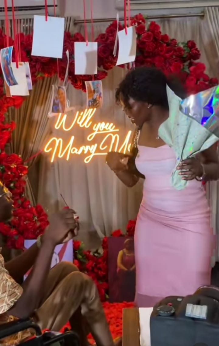 "She dey give am terms and conditions ni?" – Buzz trails lady's reaction as lover proposes to her 