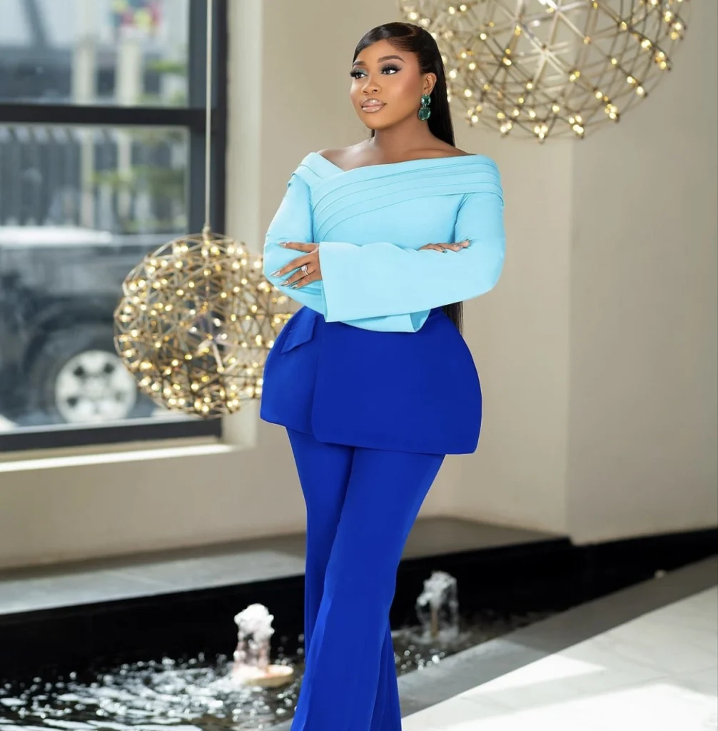 “What is she even sewing sef” — Man rants over the amount of people present at Veekee James’s sewing masterclass 