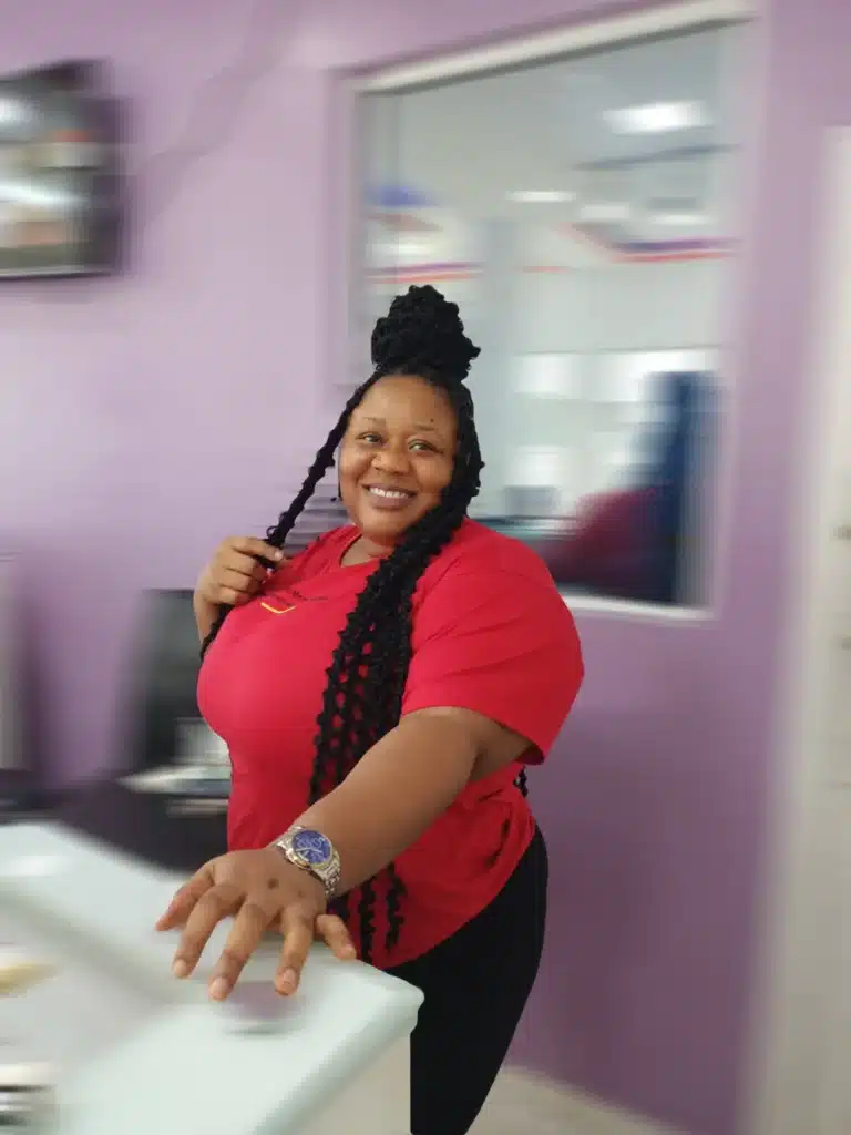 “I’m that girlfriend that can never overlook my man’s dirty clothes” — Lady goes the extra mile to care of her boyfriend 