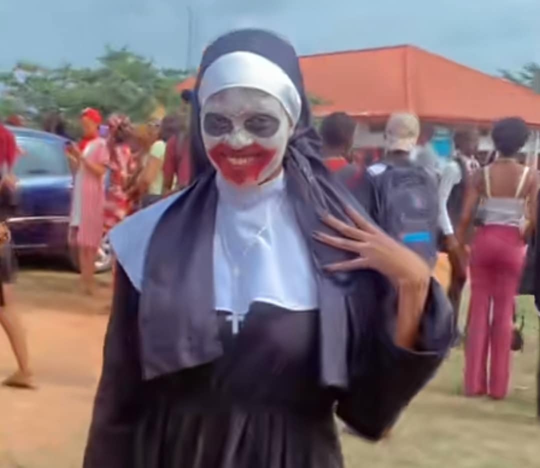 "I see ashawo and kid sister, hook-up" - UNIBEN students shine in Batman, herbalists, NEPA outfits on costume day