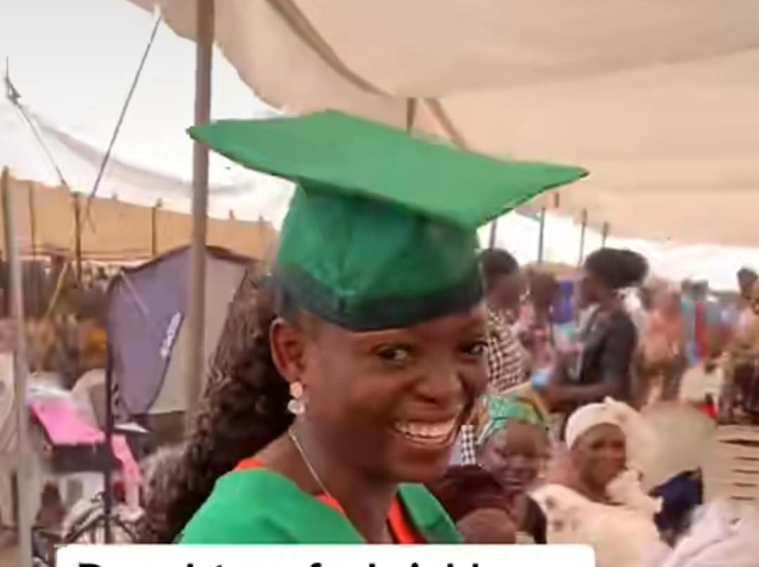 "Daughter of a bricklayer" - Nigerian lady dances with her proud bricklayer father as she clinched first-class honors