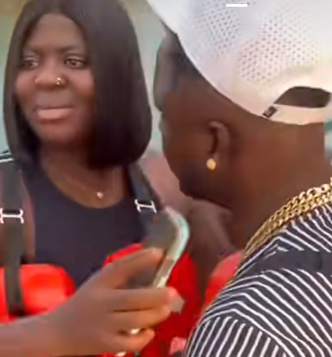 "You'll marry me or not?" - Nigerian big boy orders girlfriend off boat at sea as she rejects his marriage proposal