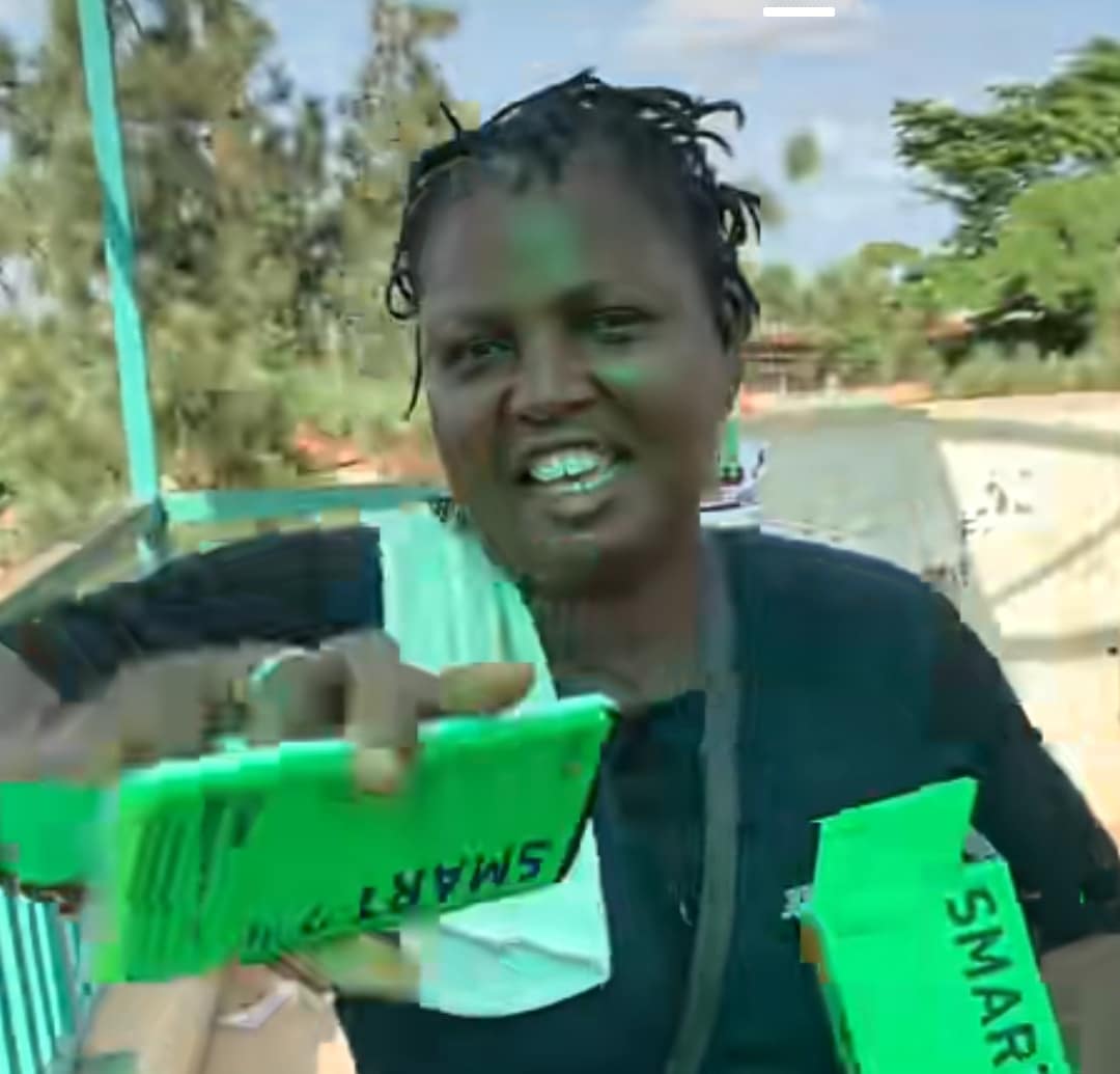 "My pikin buy me phone" - Video of Nigerian mother's reaction to daughter's new phone gift melts hearts online