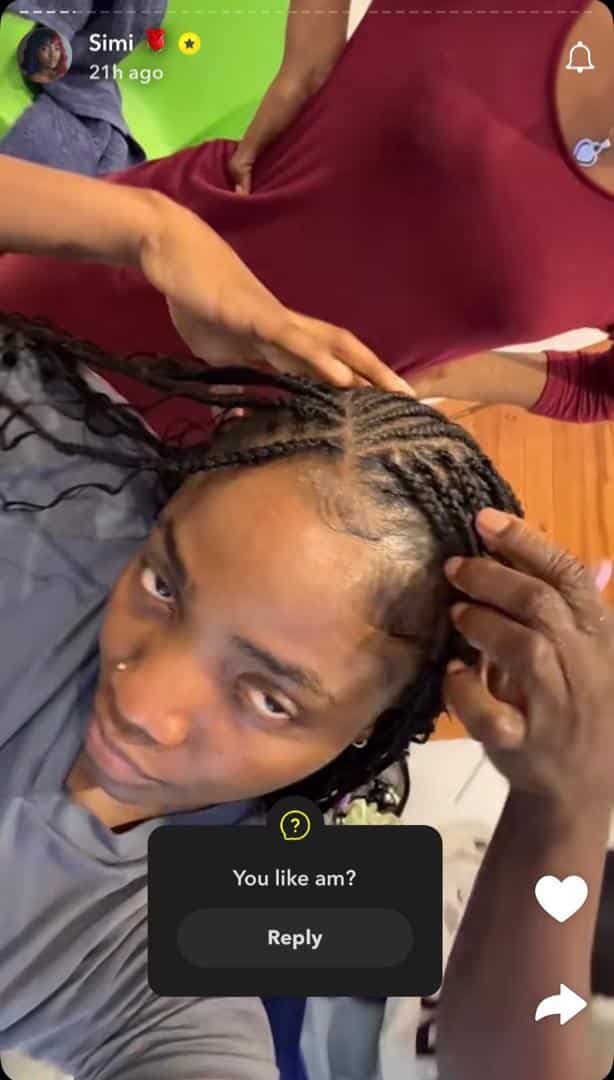 Simi clashes with troll who ridiculed her forehead