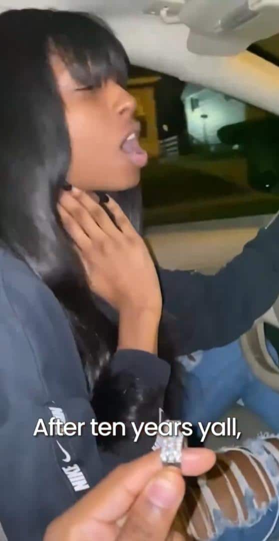 Lady rejects ring from boyfriend of 10 years after being proposed to her in a car