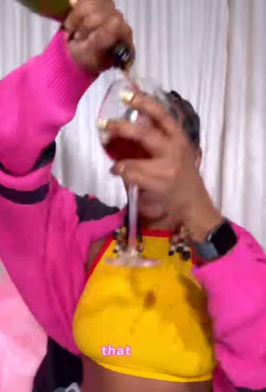 Tacha exposed for pouring 'red wine' out of a bottle of 'champagne'