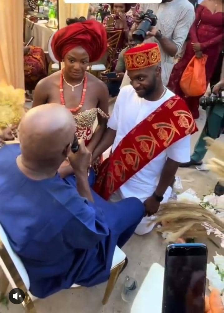 Emotional moment father breaks down in tears while blessing his daughter on her wedding day