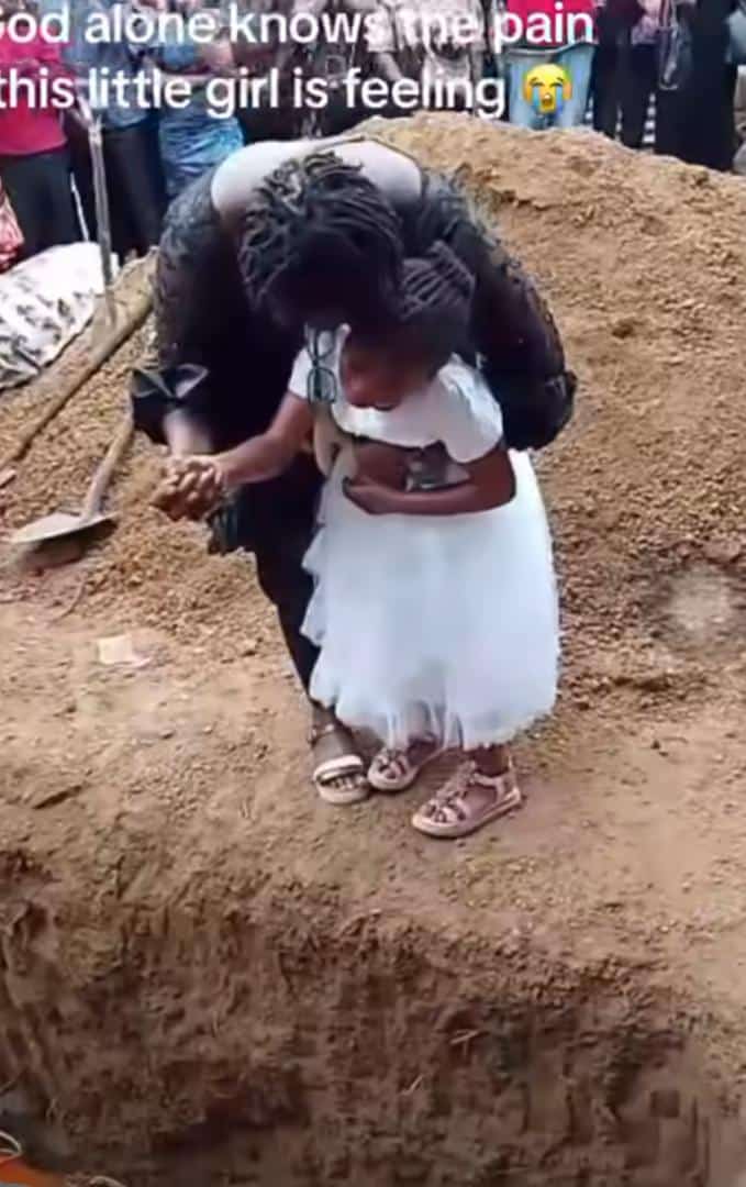 Little girl weeps at mother's funeral