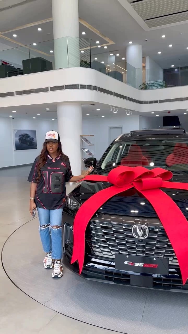 “Your wife should focus on caring for her kids at home, not looking for deals” - Twitter Critic, Mr unwise calls out Kizz Daniel