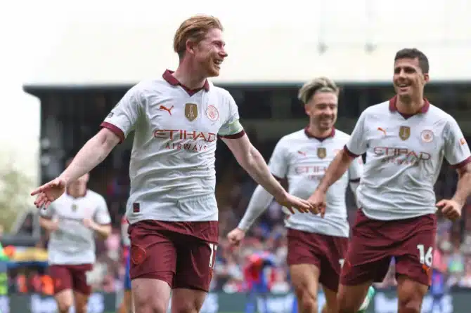 De Bruyne stars as Manchester City edge Crystal Palace 4-2