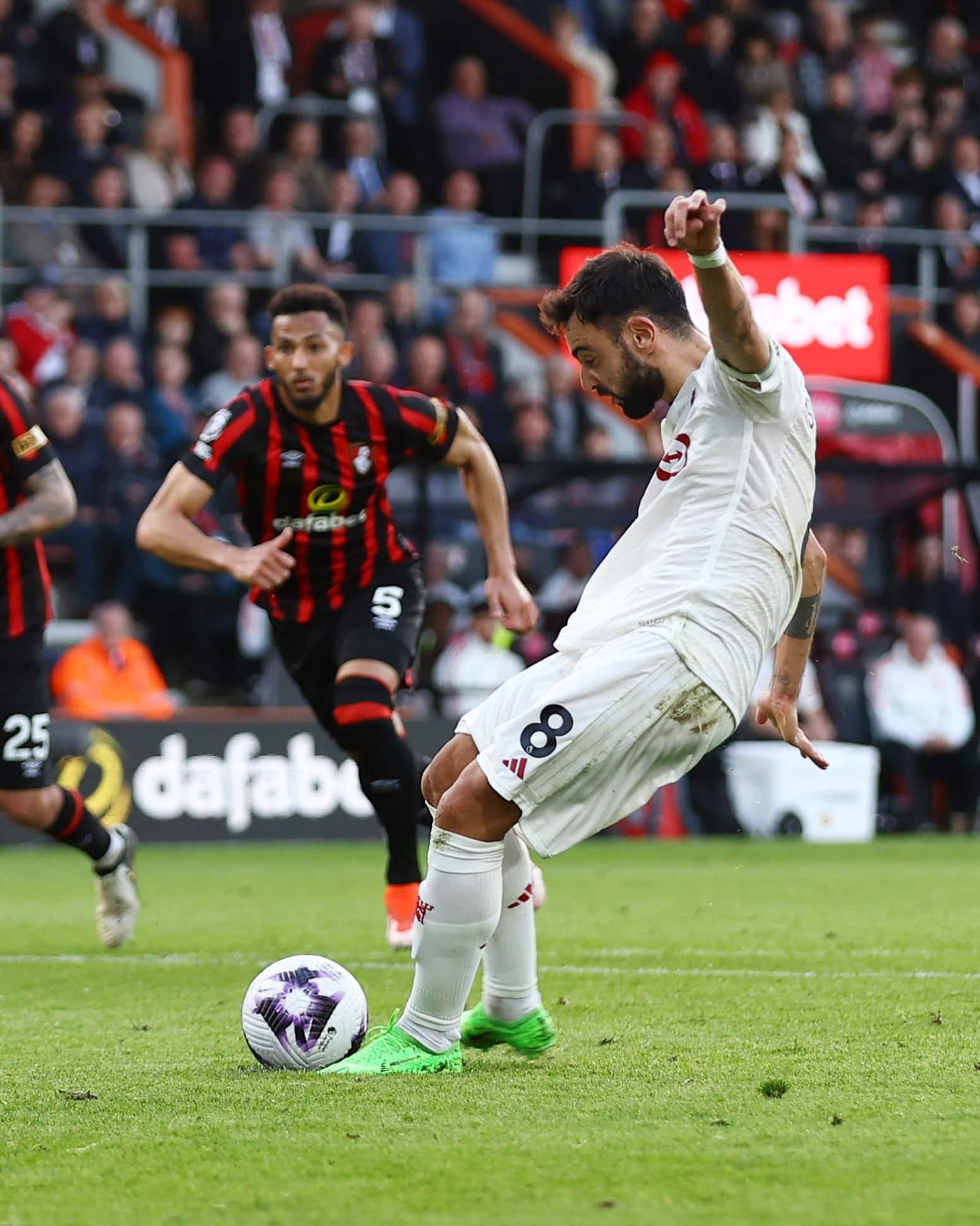 Solanke makes Premier League history in 2-2 draw against Manchester United
