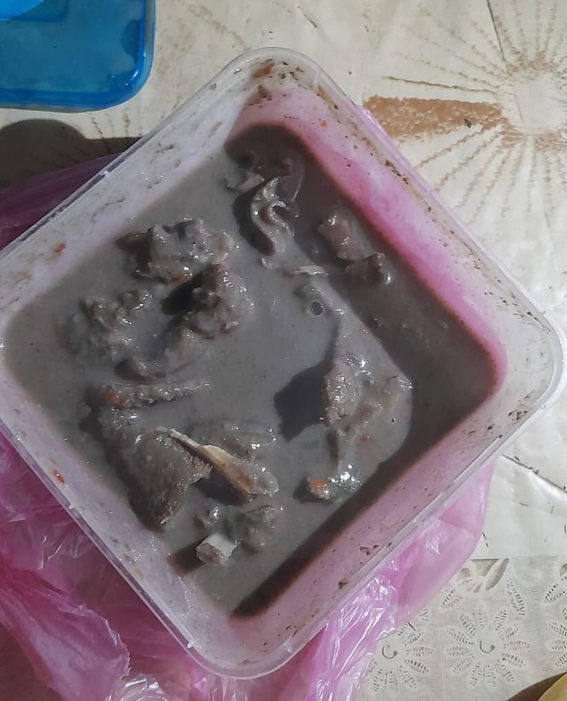 Man sparks a buzz as he makes mouthwatering white soup for girlfriend