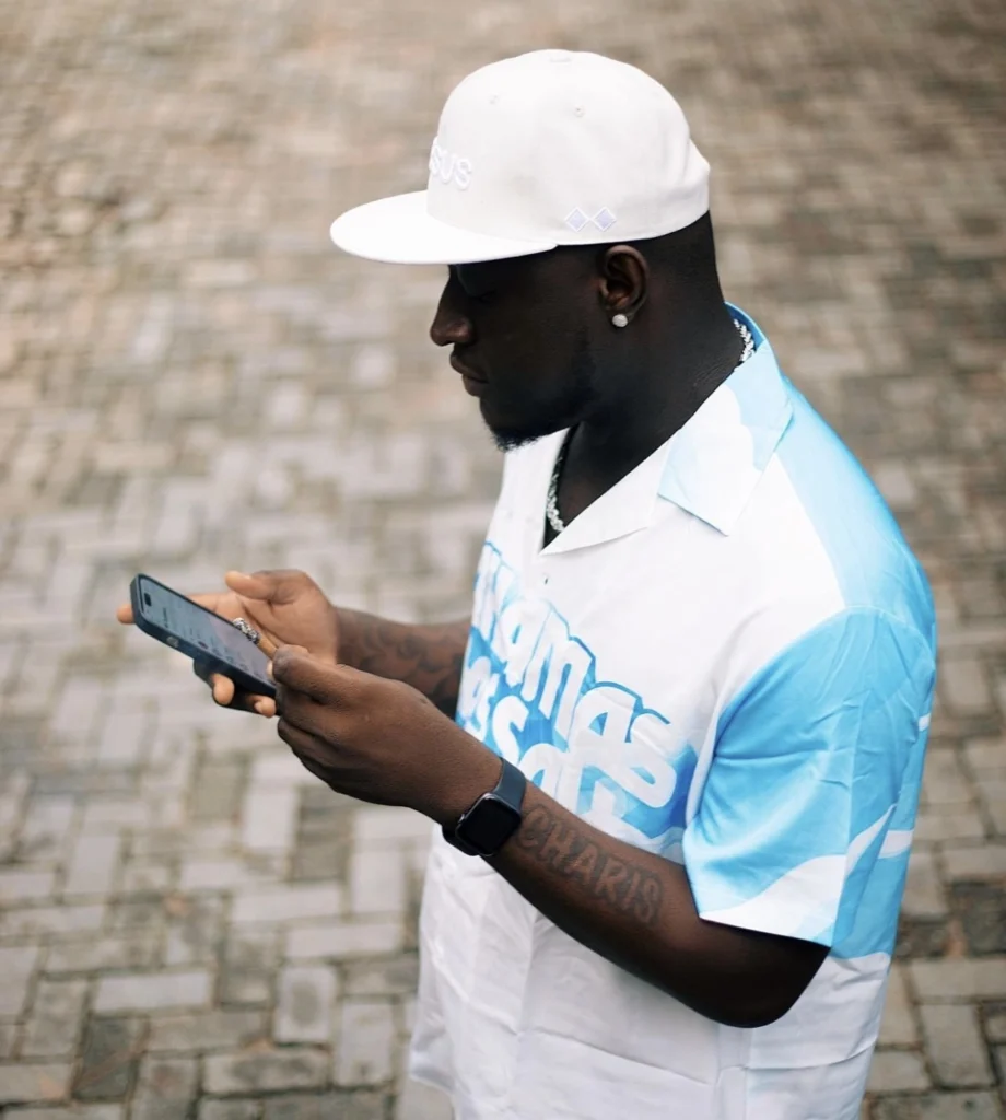 Upcoming artist drags Carter Efe for refusing to promote his song after paying N3 million