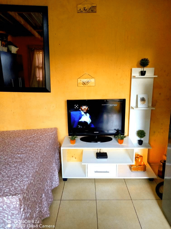 "‘Everything is on point" - Lady living in a one-room apartment shows off her neatly arranged space