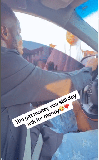 motorist beggar snatches money