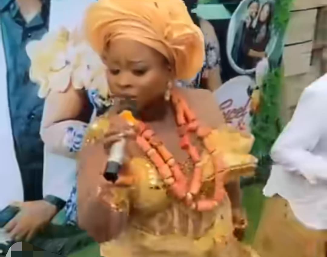 "₦100k no dey last again" - Bride steals spotlight, performs Shallipopi's song, 'Puff & Pass' at her wedding