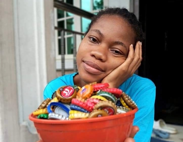 Nigerian lady creates beautiful flower designs from bottle caps