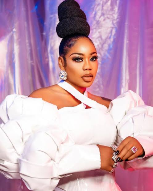Toyin Lawani artist makeup