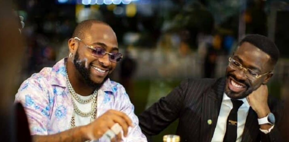 Davido debunks reports of sacking lawyer for embezzling 0K and seizing of funds