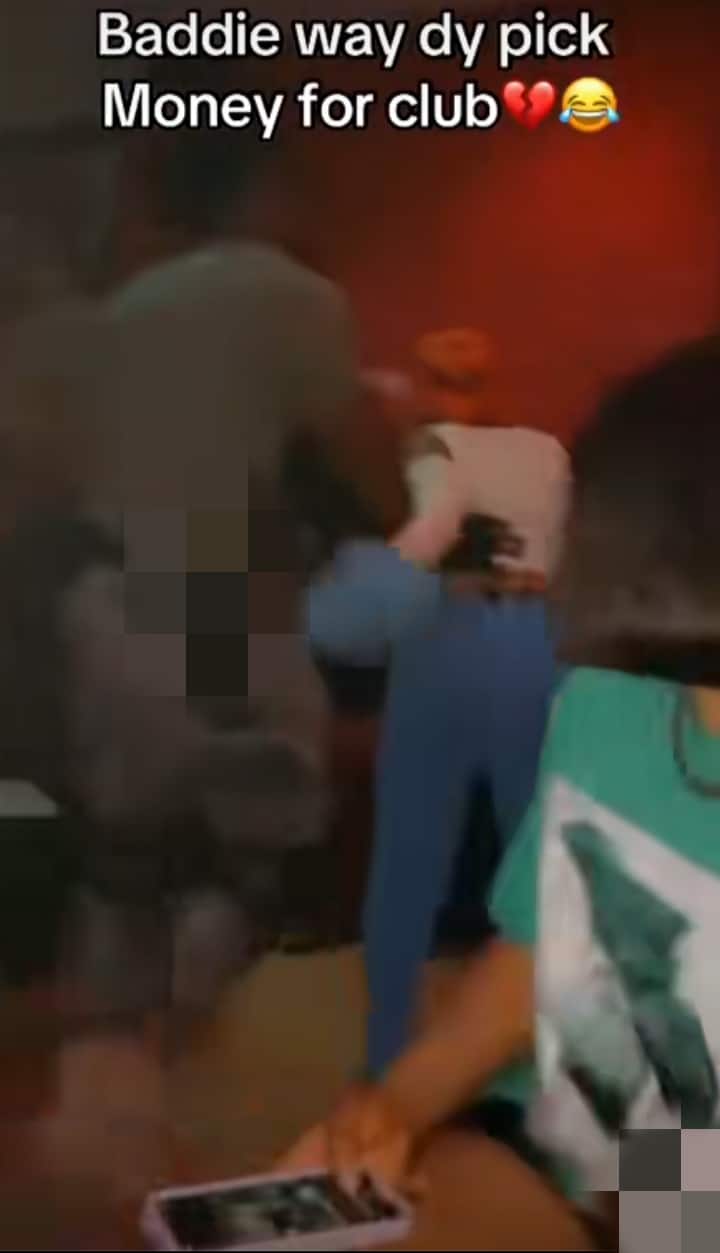 Big girl nightclub picking money 