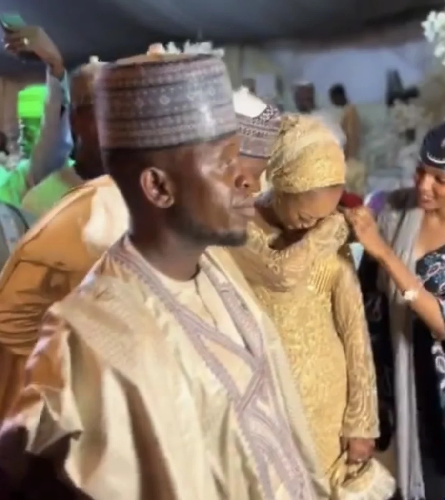 Groom’s nonchalant reaction to his bride crying cause buzz online