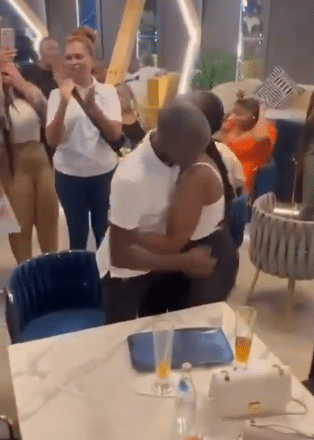 lady proposes to man restaurant 