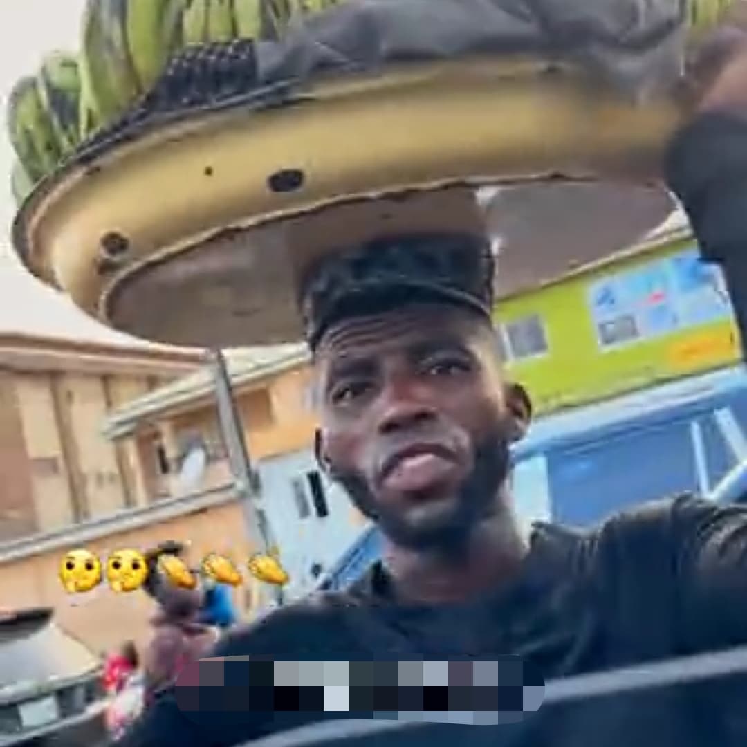 Brilliant hawker floors bus passengers, says 'banana' is pronounced 'bonana', reveals botanical name