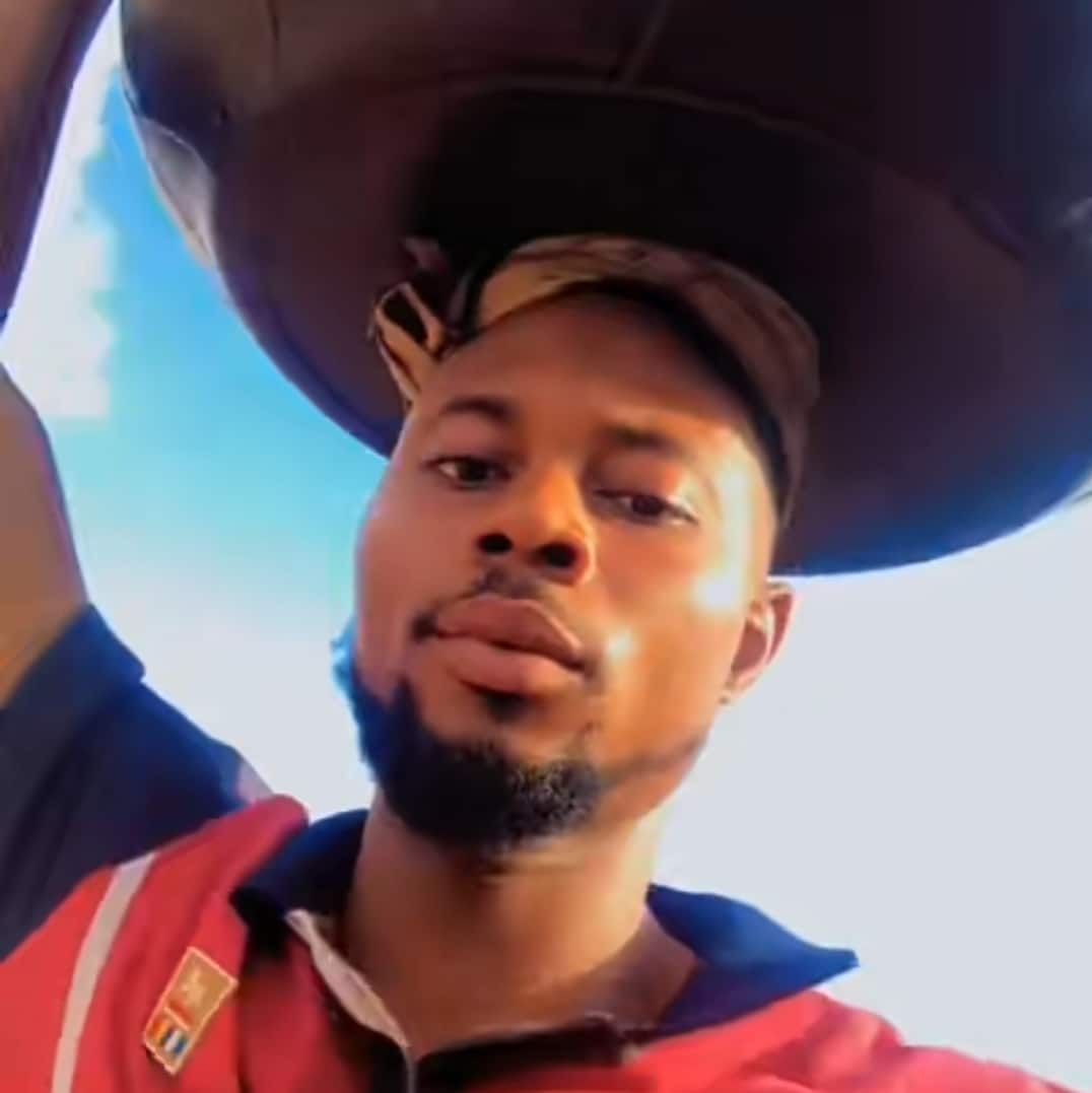 Nigerian graduate turns to akara sales after 4 years in university