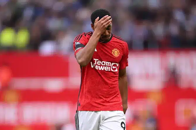 Anthony Martial bids emotional farewell to Manchester United fans