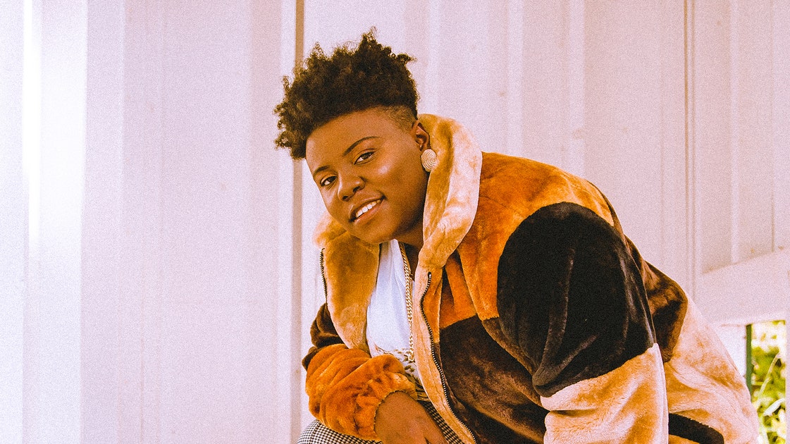 Teni on why she prostrated to greet IBD Dende on plane