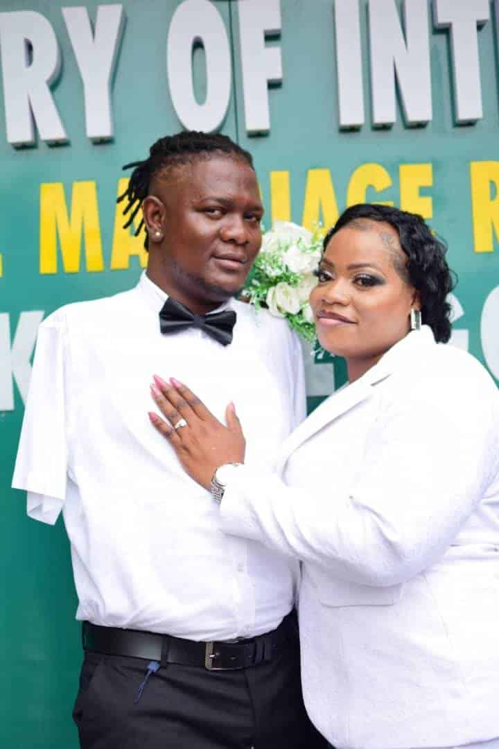 Man who lost his hands in electricity accident joyfully weds partner