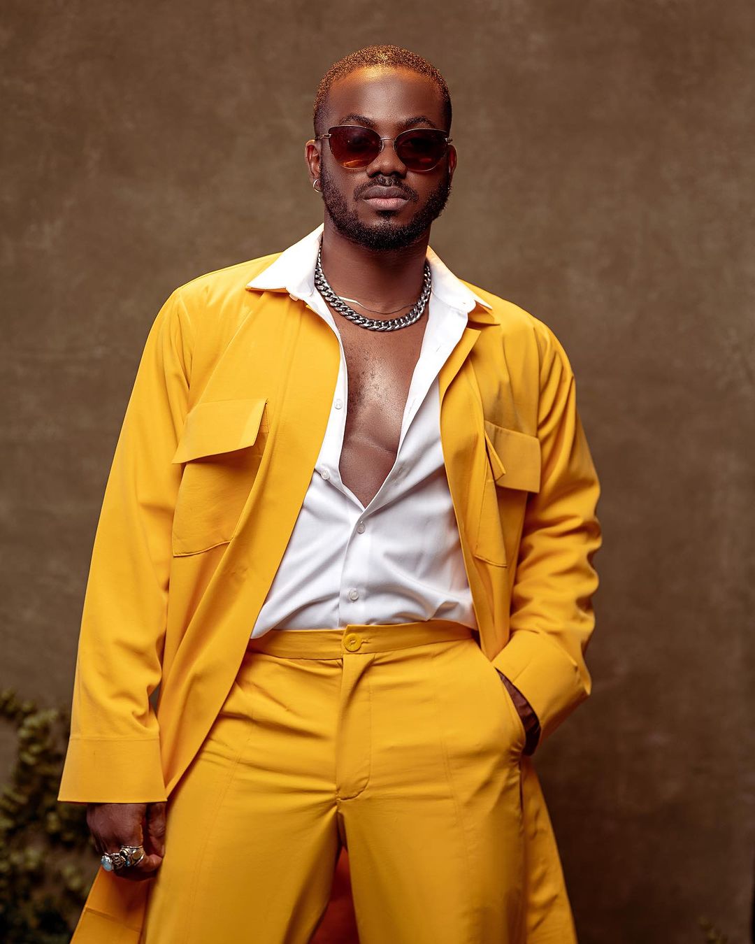 korede bello smoking