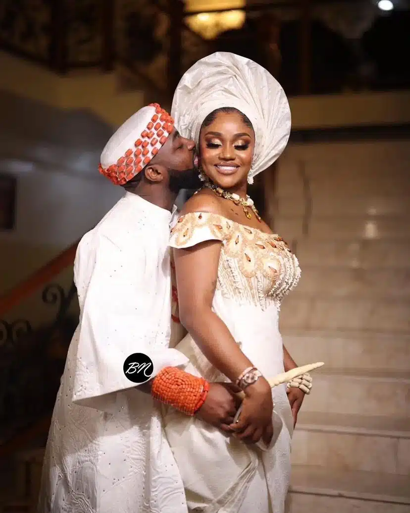 Netizens express concern, claim Chioma gave husband Davido "strange look" on private jet