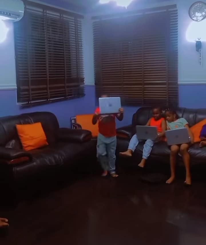 Man laptops 6 children