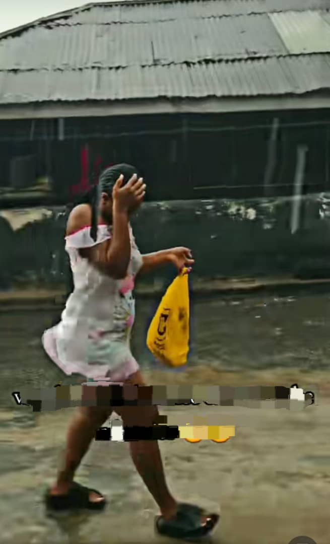 Nigerian man shares girlfriend's romantic gesture as she walks under the rain to visit him