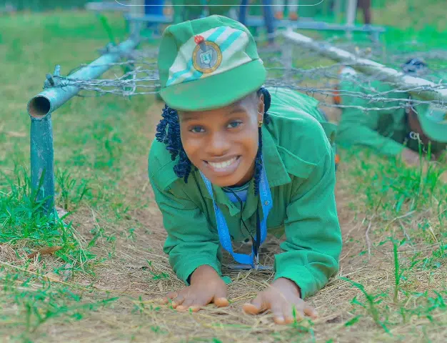 Lady cries out as her baby fails to recognize her, 21 days after returning from NYSC camp