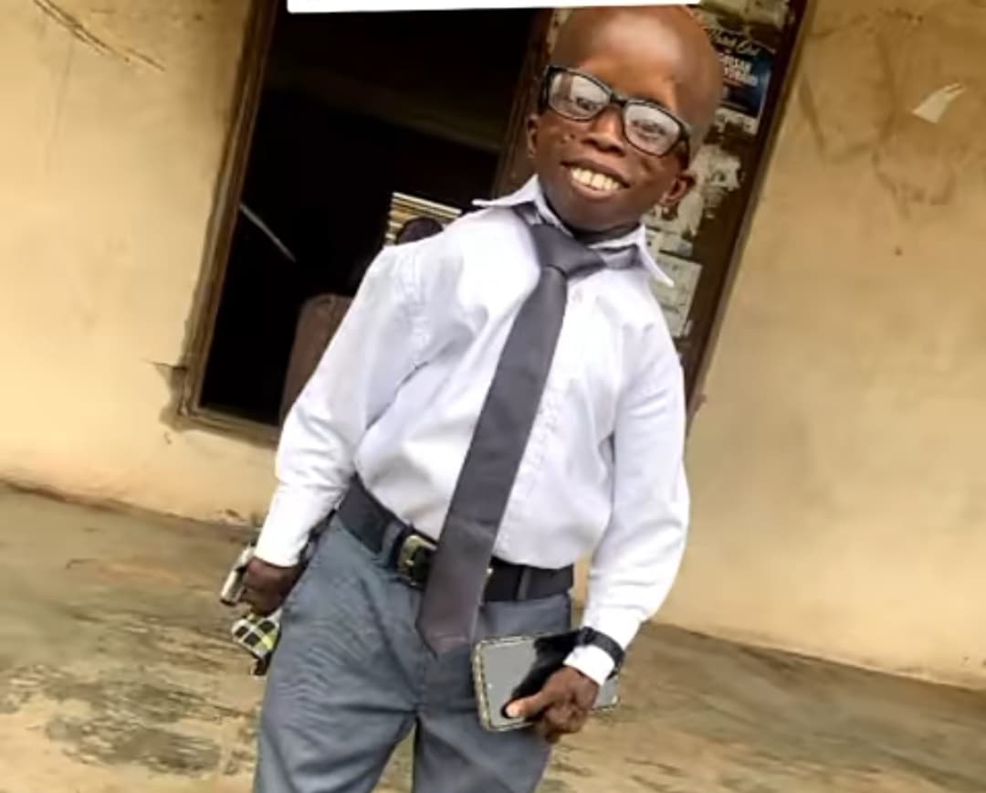 Nigerian man celebrates becoming accountancy finalist with viral loved-up photos