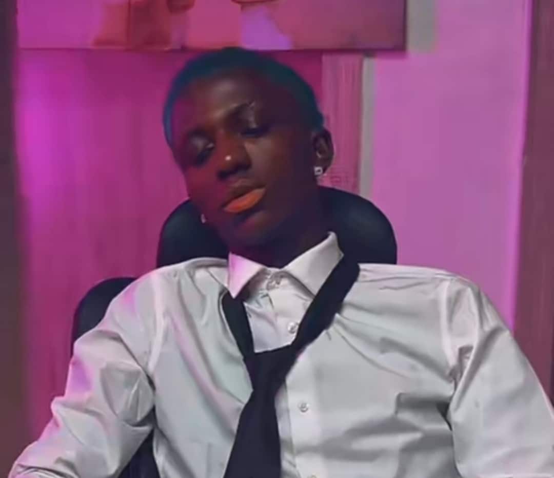 Nigerian man sets fire to $100 bills to celebrate birthday